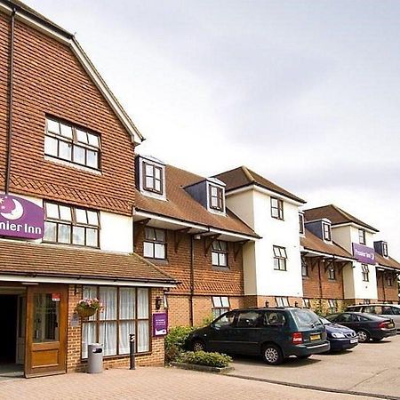 كرولي Premier Inn London Gatwick Airport South - London Road المظهر الخارجي الصورة