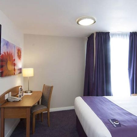 Premier Inn London Gatwick Airport South - London Road كرولي المظهر الخارجي الصورة