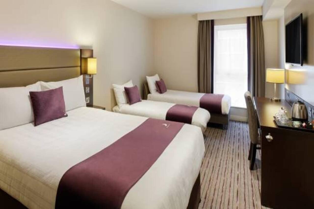 كرولي Premier Inn London Gatwick Airport South - London Road المظهر الخارجي الصورة