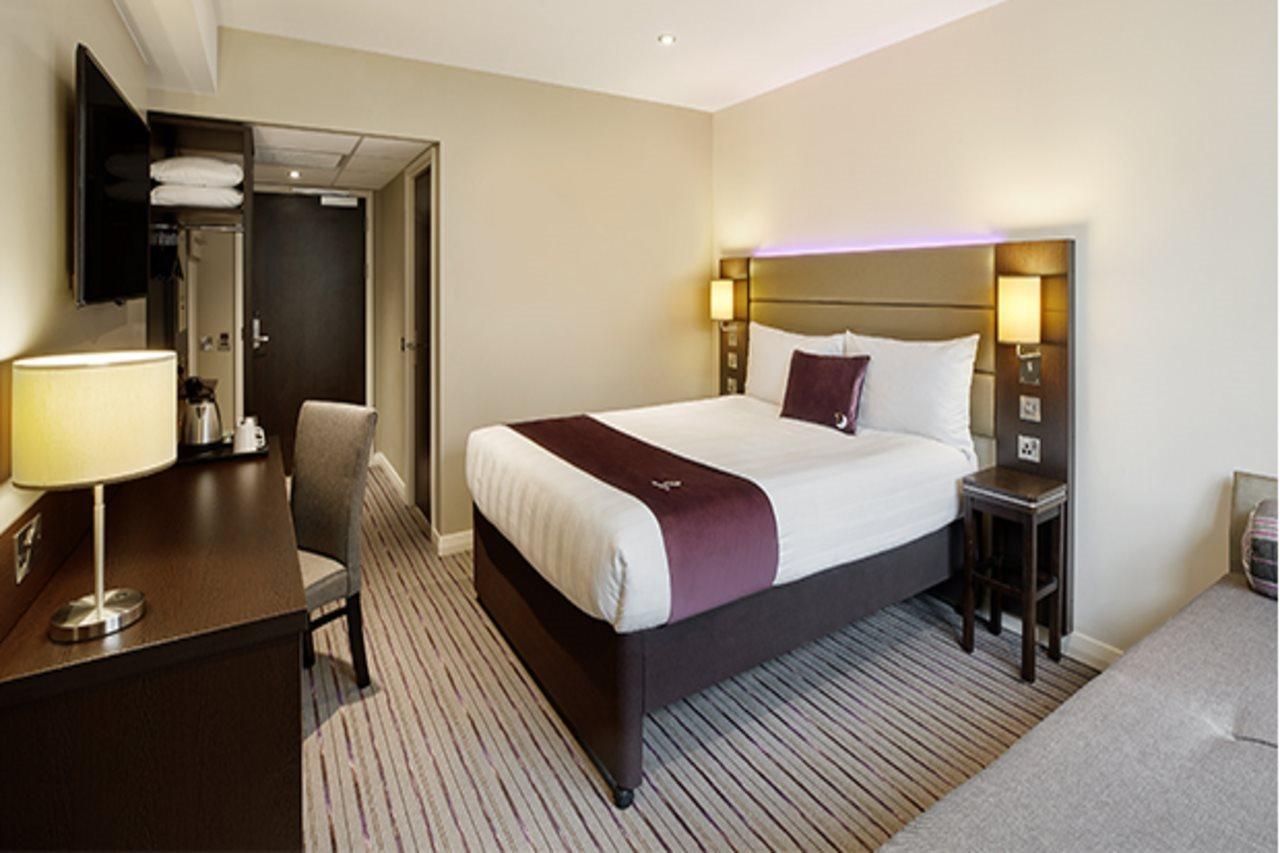 Premier Inn London Gatwick Airport South - London Road كرولي المظهر الخارجي الصورة
