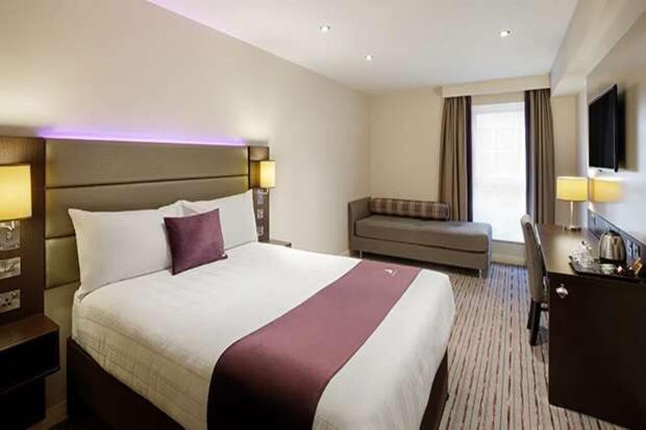 Premier Inn London Gatwick Airport South - London Road كرولي المظهر الخارجي الصورة