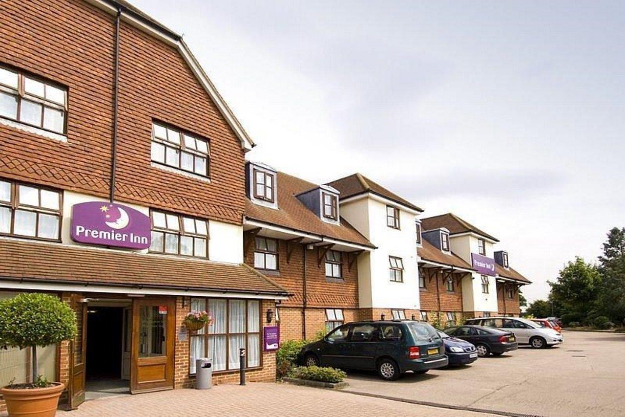 كرولي Premier Inn London Gatwick Airport South - London Road المظهر الخارجي الصورة