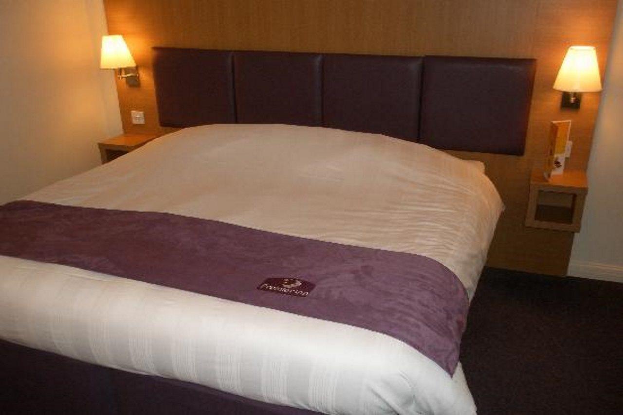 Premier Inn London Gatwick Airport South - London Road كرولي المظهر الخارجي الصورة