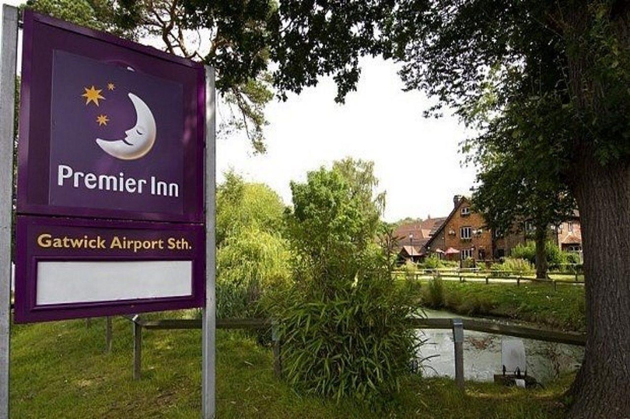 كرولي Premier Inn London Gatwick Airport South - London Road المظهر الخارجي الصورة