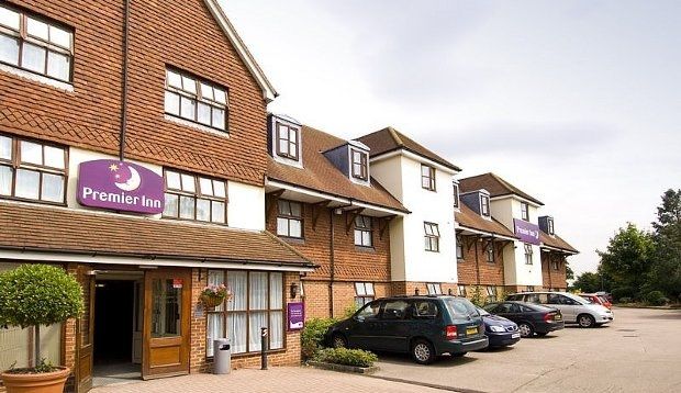 كرولي Premier Inn London Gatwick Airport South - London Road المظهر الخارجي الصورة